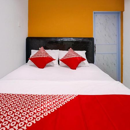 Super Oyo Capital O 93076 Batam Backpacker Guesthouse 2 Pembunuh Eksteriør bilde